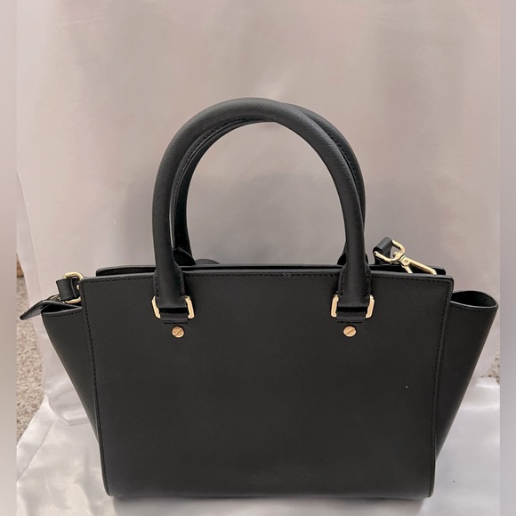 Michael Kors Medium Selma in Black with gold hardware - Picture 6 of 14